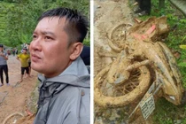 Anh Tài vào hỗ trợ xe khách gặp nạn.