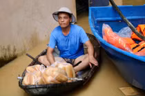 Thủ tướng chỉ đạo khẩn trương cung cấp lương thực, nước sạch cho người dân bị lũ cô lập