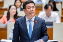 Bộ trưởng Nguyễn Hồng Diên cho biết biểu giá điện đã được đề xuất giảm từ 6 bậc xuống còn 5 bậc. Ảnh Quochoi.vn