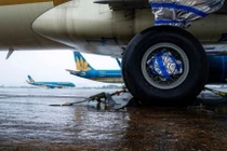 Tạm đóng cửa sân bay Đồng Hới do bão số 4