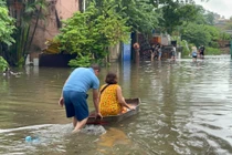 Nhiều tuyến đường bị ùn tắc. Ảnh H.N.P.