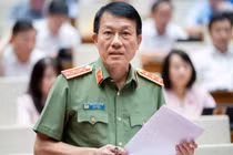 Bộ trưởng Lương Tam Quang trả lời chất vấn. Ảnh: Quochoi.vn