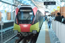 Đoàn tàu Metro Nhổn - ga Hà Nội.