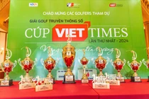 Dàn cúp vàng Giải golf Truyền thông số cúp VietTimes chờ golfer chinh phục