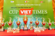 Dàn cúp vàng Giải golf Truyền thông số cúp VietTimes chờ golfer chinh phục
