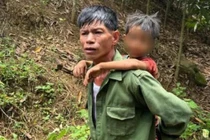 Đi lạc 5 ngày 4 đêm trong rừng, bé trai 6 tuổi làm gì để sinh tồn?