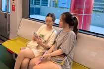 Du học sinh chỉ ra điểm giống, khác biệt khi đi tàu điện Việt Nam và Ba Lan