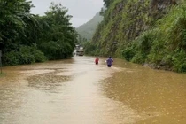 Nước lũ trên sông Mã, sông Lèn dâng cao, Thanh Hóa phát lệnh báo động 2