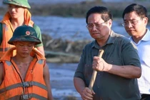 Thủ tướng: "Xót xa, đau đớn khi tận mắt chứng kiến ngôi làng, tài sản của đồng bào bị lũ tàn phá"