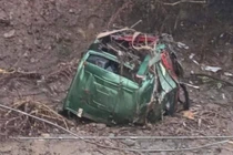 Tìm thấy thi thể nạn nhân thứ ba trong vụ sập cầu Phong Châu