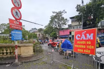 Nước sông Hồng dâng cao, Hà Nội cấm cầu Long Biên