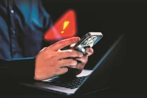 Nhiều người dùng vô tình bỏ lớp bảo vệ của điện thoại mà không biết rằng mình cũng đã cài mã độc được nhúng kèm.