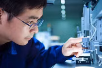 Thủ tướng từng khẳng định phát triển ngành bán dẫn là yêu cầu khách quan, lựa chọn chiến lược và ưu tiên hàng đầu của Việt Nam.