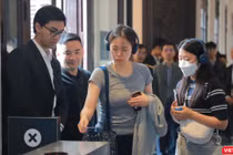 Khách tham quan có thể chủ động mua vé trực tuyến từ bất kỳ nơi đâu và tự soát vé bằng nhiều phương thức một cách nhanh gọn và dễ dàng. 