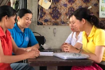 Đoàn viên, thanh niên vận động người dân tham gia bảo hiểm xã hội, bảo hiểm y tế