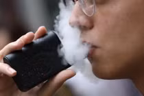 Tỷ lệ sử dụng thuốc lá điện tử tăng mạnh, cả một thế hệ trẻ có nguy cơ nghiện nicotine
