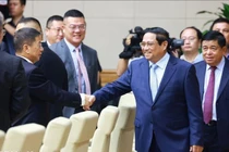 Thủ tướng Chính phủ Phạm Minh Chính với đại diện các doanh nghiệp Trung Quốc.