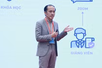 Ông Vũ Ngọc Sơn thuyết trình về nền tảng nCademy.