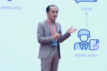 Ông Vũ Ngọc Sơn thuyết trình về nền tảng nCademy.