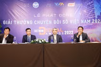 Ban tổ chức trả lời các câu hỏi của báo chí