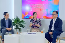 Các khách mời có ông Peter Phúc Huỳnh (Chủ tịch, Đồng sáng lập Cộng đồng CIO Việt Nam); bà Nguyễn Thị Quỳnh Trang (Giám đốc tư vấn, FPT Digital). Ông Vương Quân Ngọc (Giám đốc tư vấn, FPT Digital) trong vai trò người điều phối chương trình