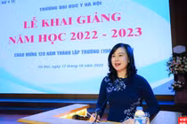 Q. Bộ trưởng Đào Hồng Lan chúc mừng thầy và trò Trường Đại học Y Hà Nội bước vào năm học mới