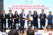 Đại diện ĐHQGHN và CT Group ký kết hợp tác