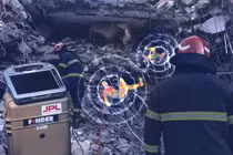 Thiết bị radar xuyên vật liệu FINDER. Ảnh: NASA.