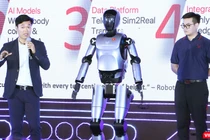 Ông Ngô Quốc Hưng giới thiệu về robot VR H3 của VinRobotics