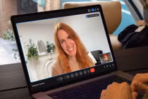 Tính năng dịch giọng nói trực tiếp hiện chỉ hỗ trợ tiếng Anh và Tây Ban Nha, nhưng sẽ được mở rộng thêm nhiều thứ tiếng trong thời gian tới. Ảnh: 9to5Google