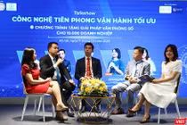 Các diễn giả tham gia buổi tọa đàm và sự kiện công bố chương trình tặng giải pháp văn phòng số cho 10.000 doanh nghiệp 