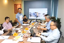 Nhà báo Nguyễn Bá Kiên chia sẻ ý kiến tại cuộc họp của VDCA với Hội đồng cô vấn