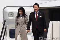 Tổng thống Hàn Quốc Yoon Suk Yeol và phu nhân (ảnh: Yonhap News)