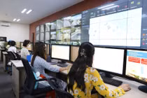 Hệ thống camera trên màn hình tại Trung tâm giám sát điều hành đô thị thông minh Thừa Thiên-Huế