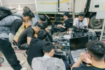 Từ flycam gắn trên gậy đến Siêu phim quốc gia A80: Chuyện phía sau những cảnh quay vạn người mê