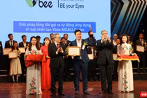 Đại diện các đơn vị nhận cúp