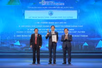 Ông Lê Trung Chinh đại diện TP Đà Nẵng nhận giải thưởng Chuyển đối số Việt Nam 2023