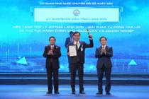Đại diện UBND tỉnh Lạng Sơn nhận Giải thưởng Chuyển đổi số Việt Nam 2023