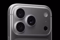 Dòng iPhone 17 có phần ăng ten được làm khá dày. Ảnh: Apple