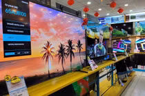 Nên mua tivi OLED, QLED hay Crystal UHD?