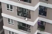 Video bé gái rơi từ tầng 12