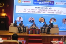 Các diễn giả trong phần thảo luận chuyên đề tại hội thảo