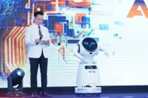 Robot AI có khả năng tương tác, dẫn chương trình linh hoạt như người thật.