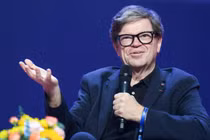 GS Yann LeCun chia sẻ với sinh viên về ứng phó với mối nguy từ AI.