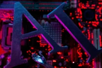 Chip nhớ đang tăng giá gấp nhiều lần khi thị trường AI bùng nổ. Ảnh: Reuters.