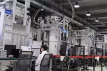 Các nhà khoa học làm việc trên máy tính lượng tử siêu dẫn Origin Wukong. Ảnh: Origin Quantum.