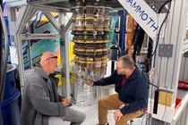 Hartmut Neven của Google Quantum AI và Anthony Megrant tại phòng thí nghiệm Quantum AI của Google ở ​​Santa Barbara, California. Ảnh: SCMP.