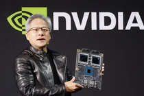 Giám đốc điều hành Nvidia Jensen Huang phát biểu tại sự kiện về trí tuệ nhân tạo ở Tokyo. Ảnh: SCMP.