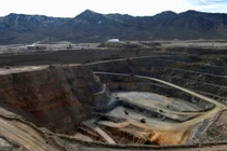 Mỏ đất hiếm lộ của MP Materials ở Mountain Pass, California. Ảnh: Reuters.