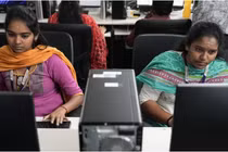 Các nhân viên làm việc tại văn phòng Objectways ở Karur, Tamil Nadu. Ảnh: Nikkei Asia.